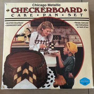 Chicago metallic checkerboard cake pan set